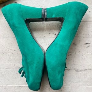 Bettie Page Green Peep toes size 8
